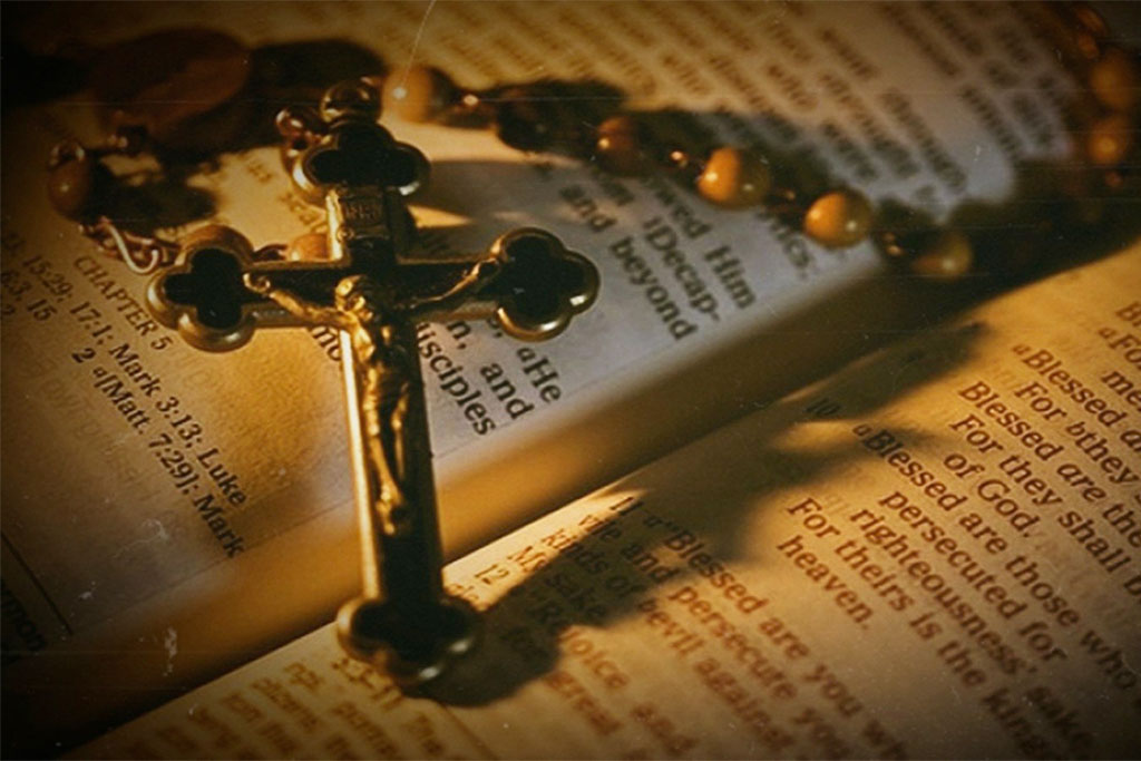 biblia y rosario